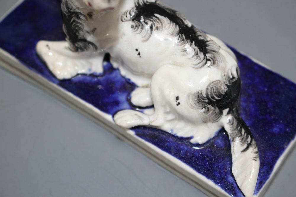 A pair of Staffordshire porcelain models of recumbent setters, c.1830-50, L. 11.5cm